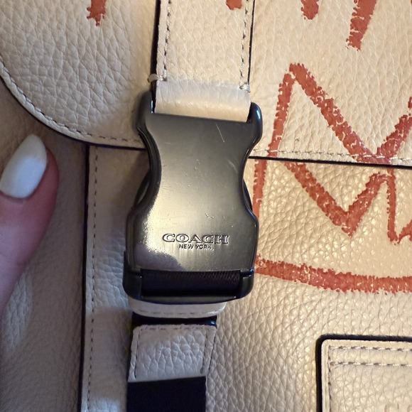 Coach X Jean Michel Basquiat Track Crossbody Pebble Leather C5425 Cream Black - Picture 6 of 16